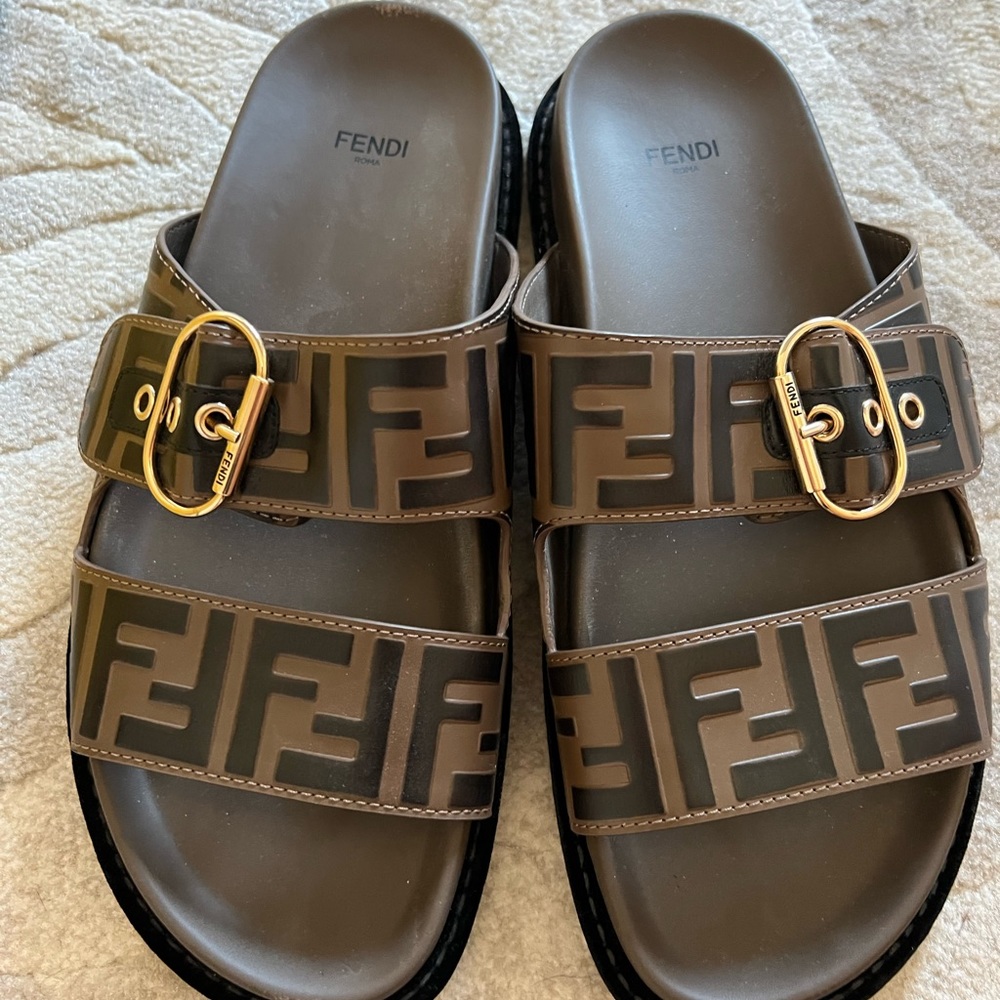 Fendi Sandalo Vitello Sandals 41